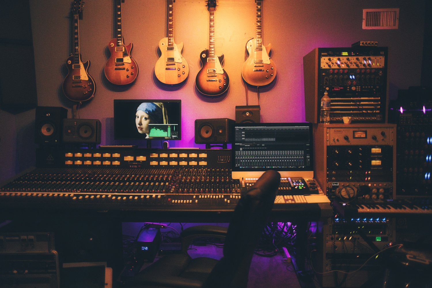 Radijski studio z mešalno mizo